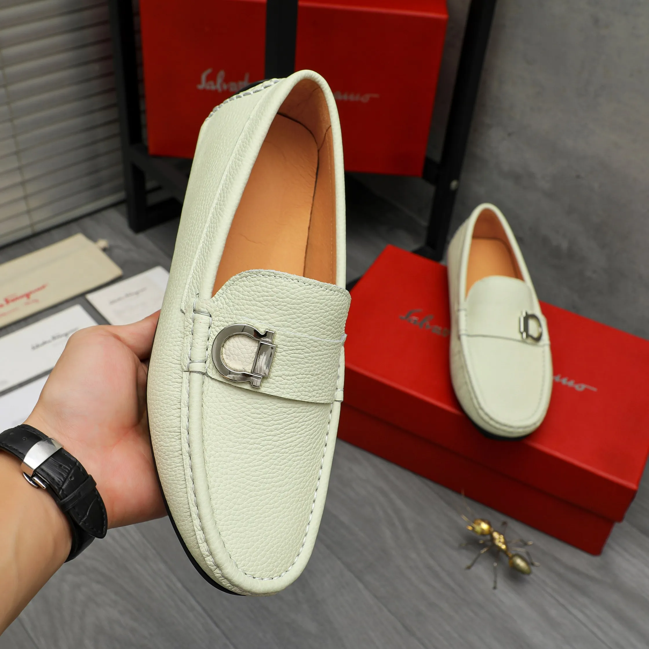 Men's shoes 💰380 Product trademark: Ferragamo "Ferragamo" casual slip-on shoes Regular size: 38-45 (45 is custom-made and non-returnable) Product materials: Selected high-quality pebbled cowhide upper, pigskin lining, rubber outsole